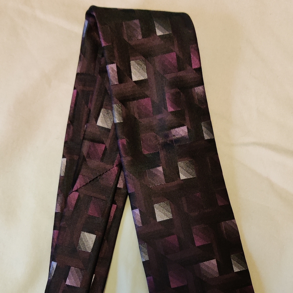 Like New Men's Arrow Tie